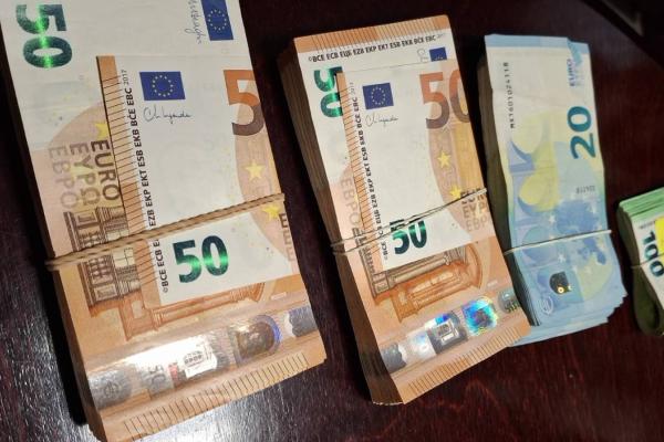 Euro bills